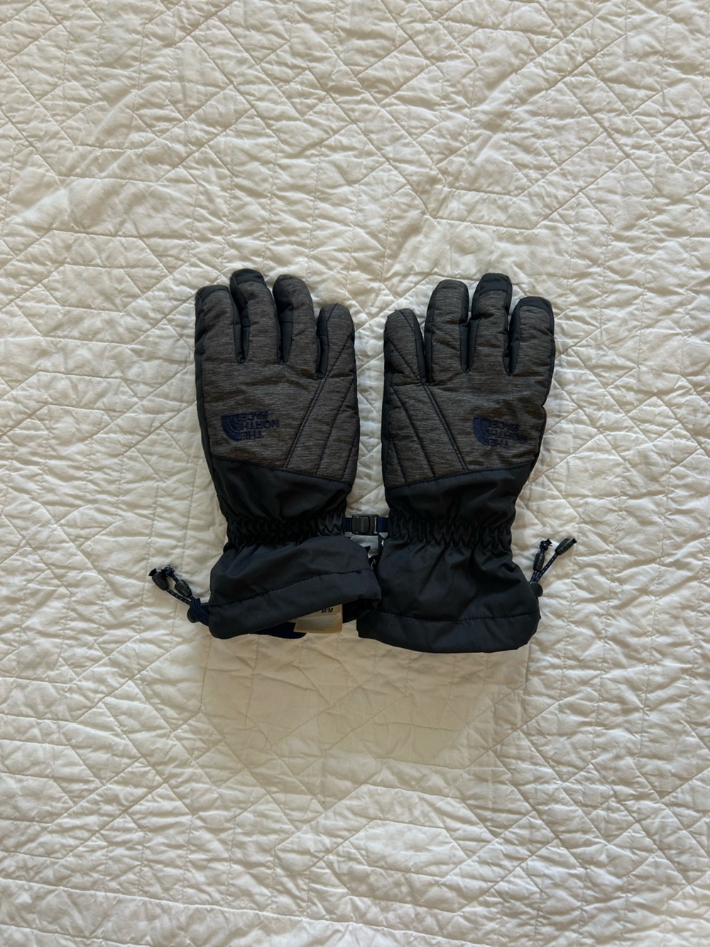 The North Face Boys Insulated Winter Gloves in Charcoal/Black M Medium